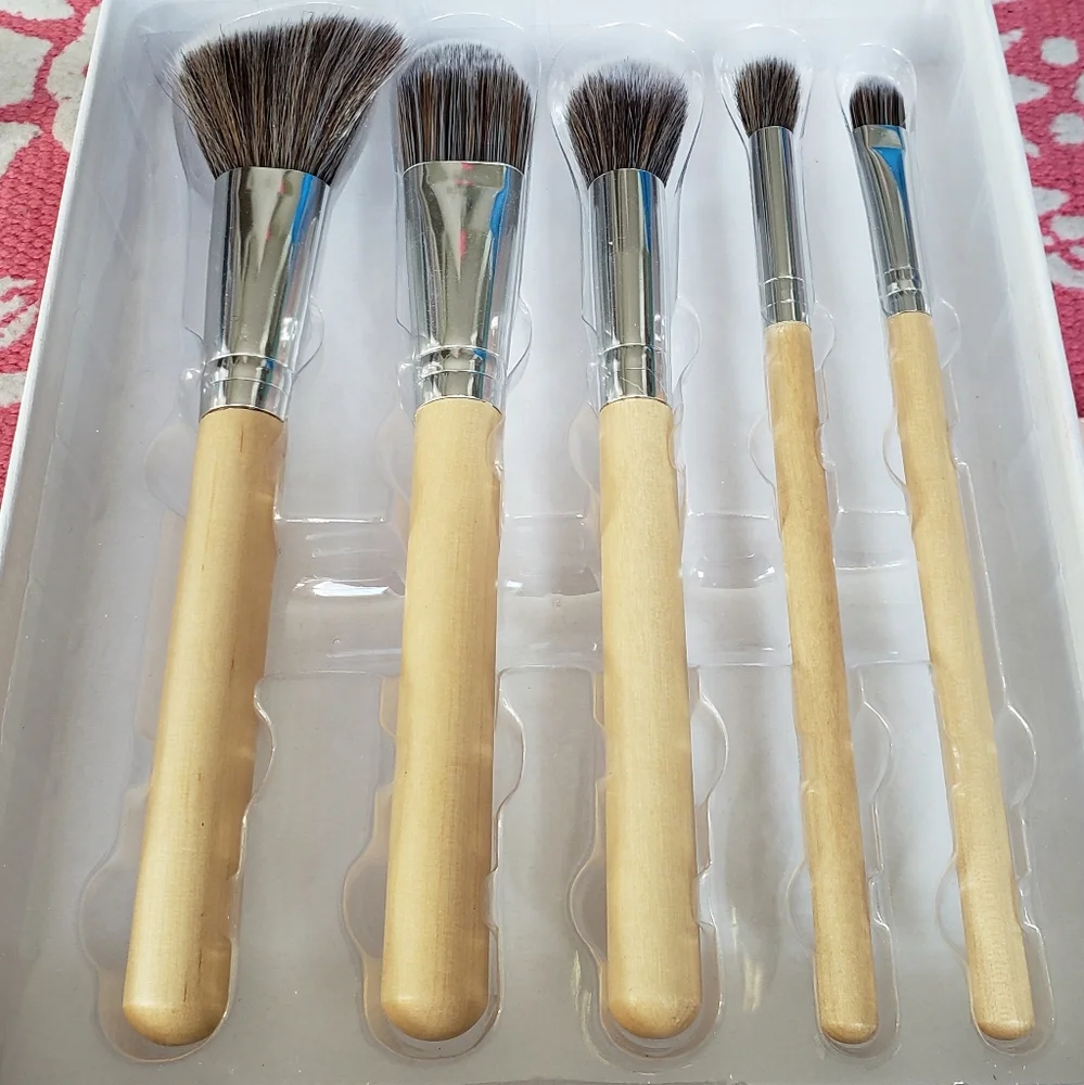 NWT LiveGreen Makeup Brush Collection Gift Set – 5‑Piece Eco‑Friendly Brush Set